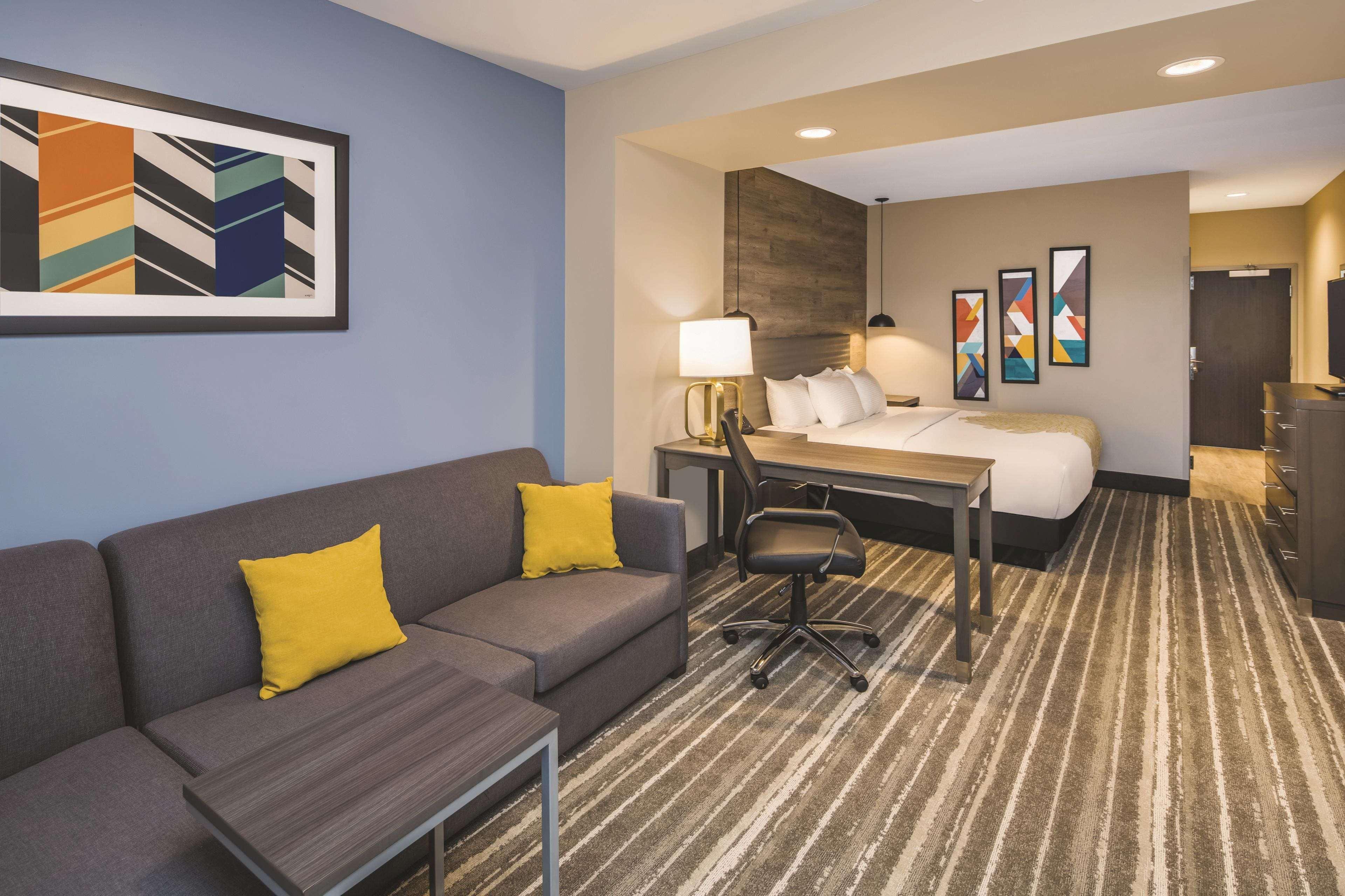 La Quinta Inn & Suites By Wyndham Atlanta South - Мак-Доно Экстерьер фото