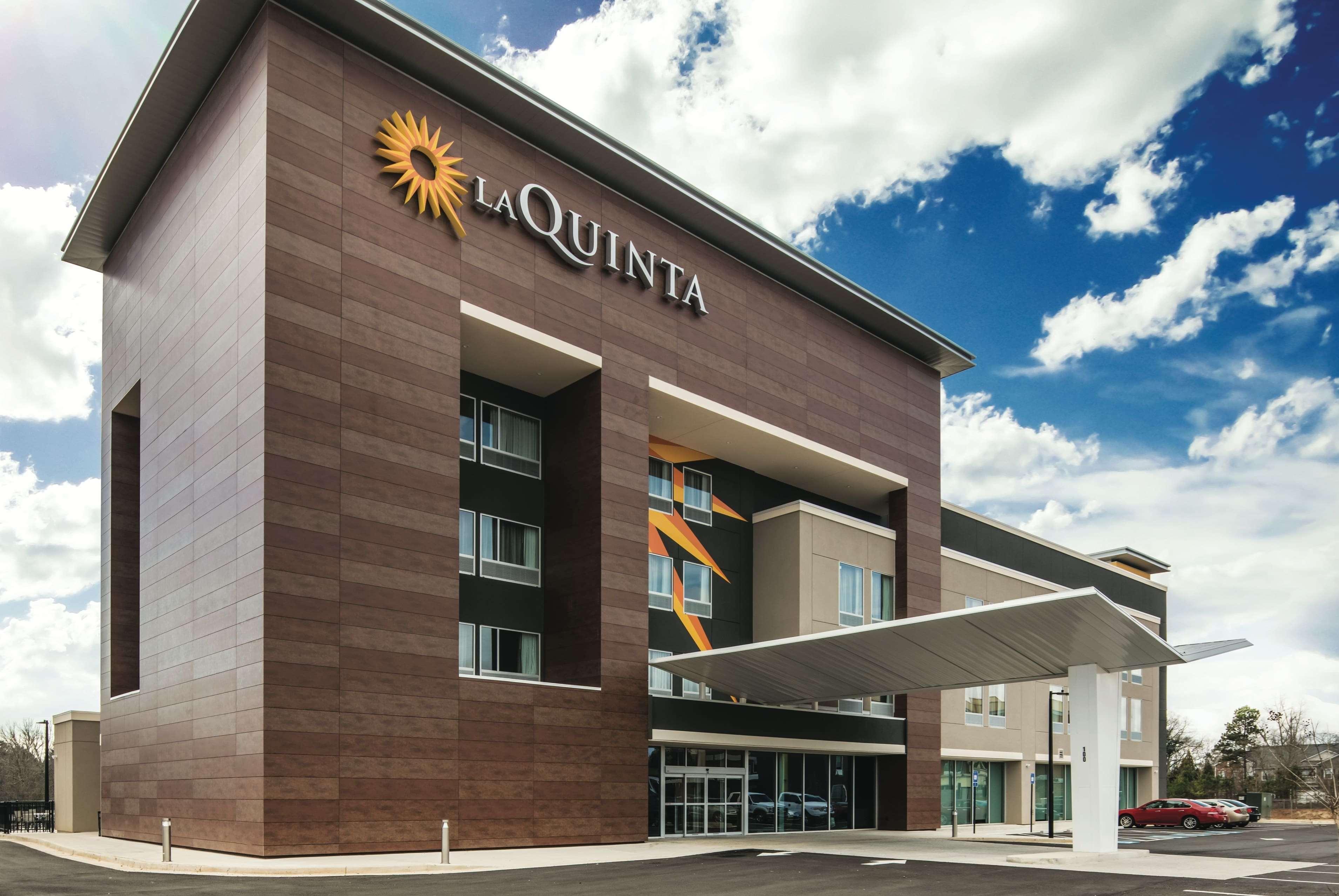 La Quinta Inn & Suites By Wyndham Atlanta South - Мак-Доно Экстерьер фото